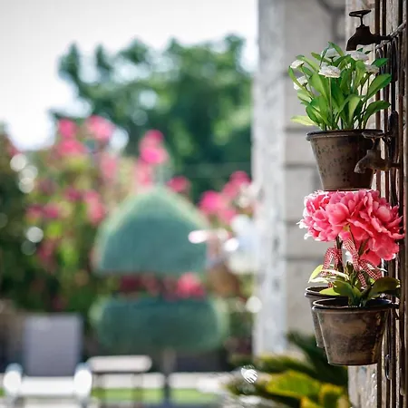 Gravaris House アパート