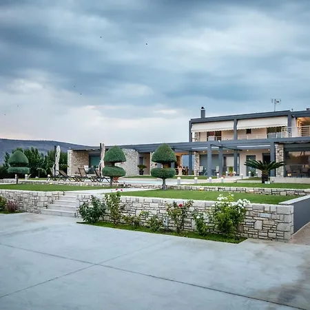 Gravaris House アパート