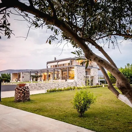 Gravaris House Апартаменты *